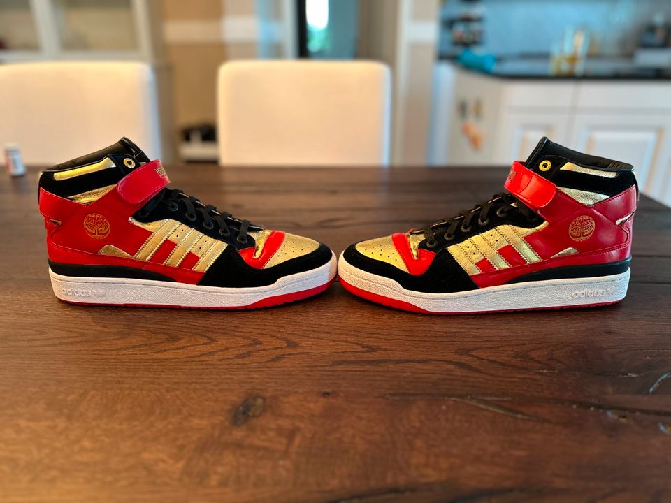 Adidas Forum Mid Hellboy 2 Sneaker Größe: 47 1/3 in Falkensee