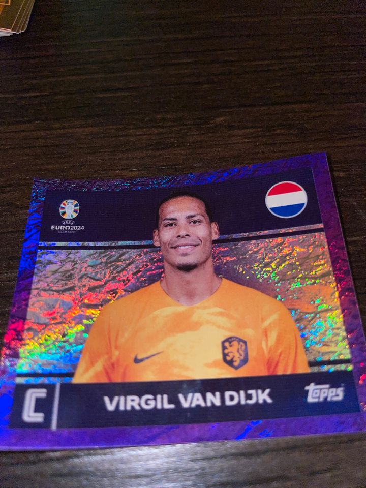 Virgil Van Dijk purple shiny TOPPS Sticker in Bargteheide