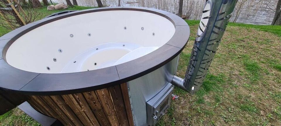 TOP❗️ Hot Tub Whirlpool Badefass Badezuber Ofen LED Massage Neu in Luckenwalde