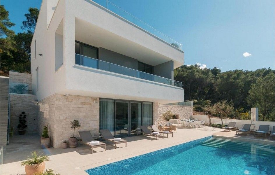 Kroatien, Insel Brac: Moderne Luxusvilla direkt am Meer in Rosenheim