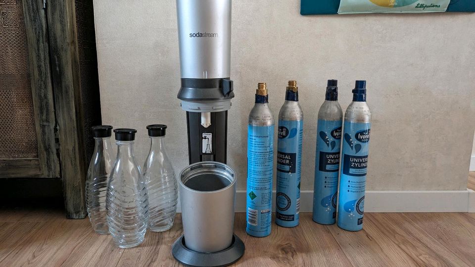 Soda Stream mit 3 Glasflaschen + Zylinder in Düsseldorf