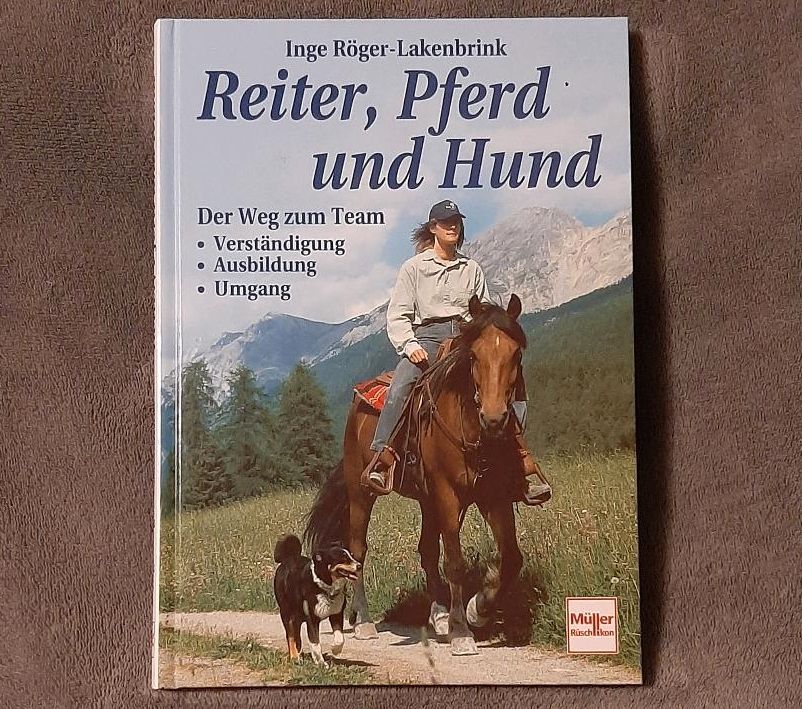 Inge Röger-Lakenbrink "Reiter, Pferd und Hund" ISBN 3-275-01446-3 in Berlin