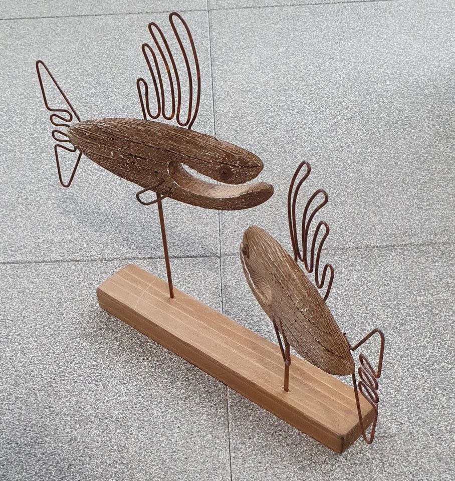 Skulptur Fische aus Holz und Metall in Kall