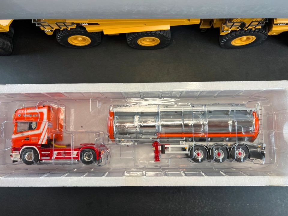 Modell Scania R5 Topl. 4x2 + Tankauflieger WSI 1/50 TVT in Ratingen