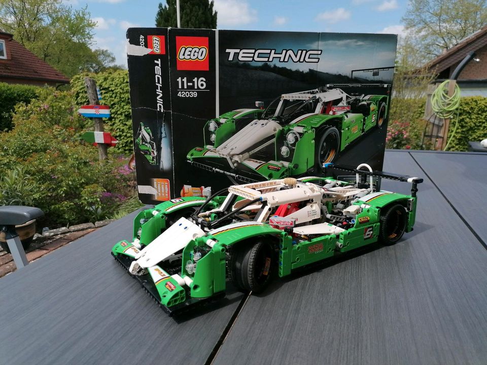 Lego Technik Rennauto in Extertal