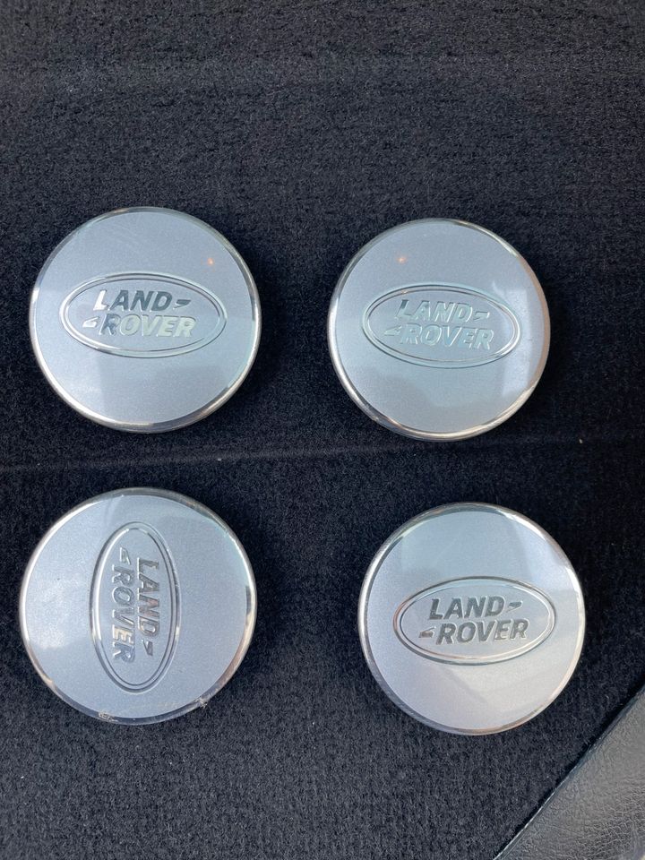 Original Land Rover Radnabendeckel Embleme in Silber in Raunheim