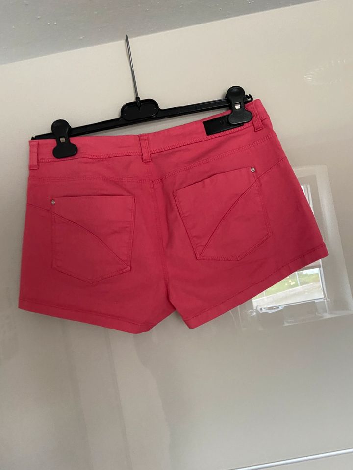 Bershka Shorts pink Größe 38 neu Fashion Trend Blogger Barbie in Floß