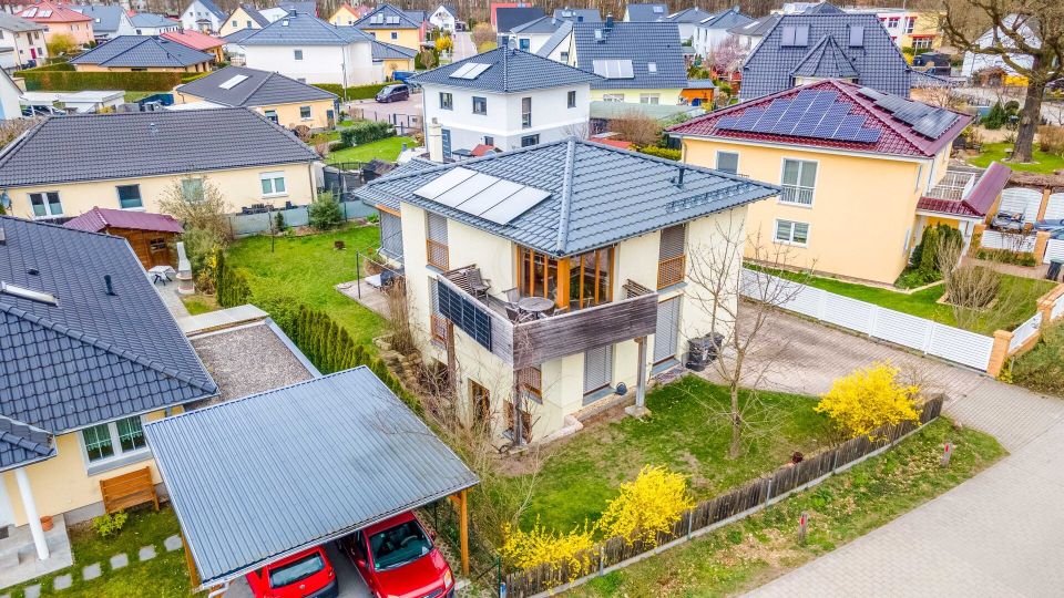 Traumhaftes Mehrgenerationshaus am Flakensee: Moderner Komfort in naturnaher Idylle! in Erkner