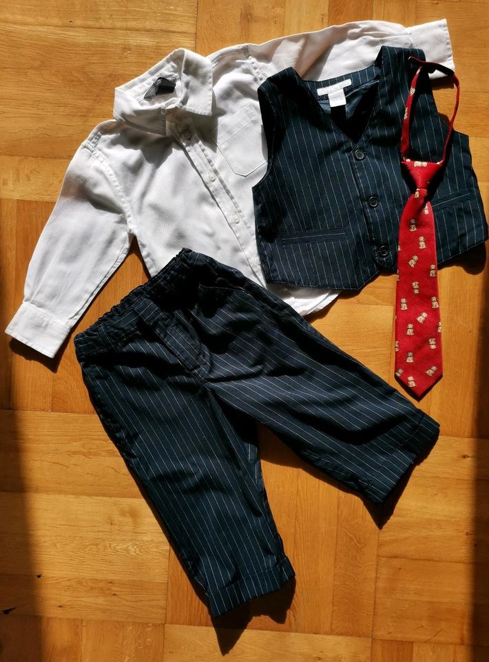 Wunderschöner festlicher Anzug, Größe 86, Jungenanzug H&M in Münchberg