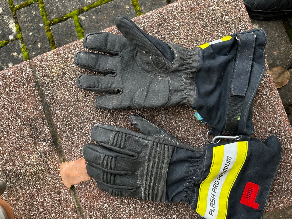 Feuerwehrhandschuhe Größe 8 in Echternacherbrück