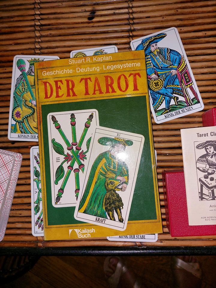 Der Tarot, Lehrbuch und Kartenspiele in Berlin