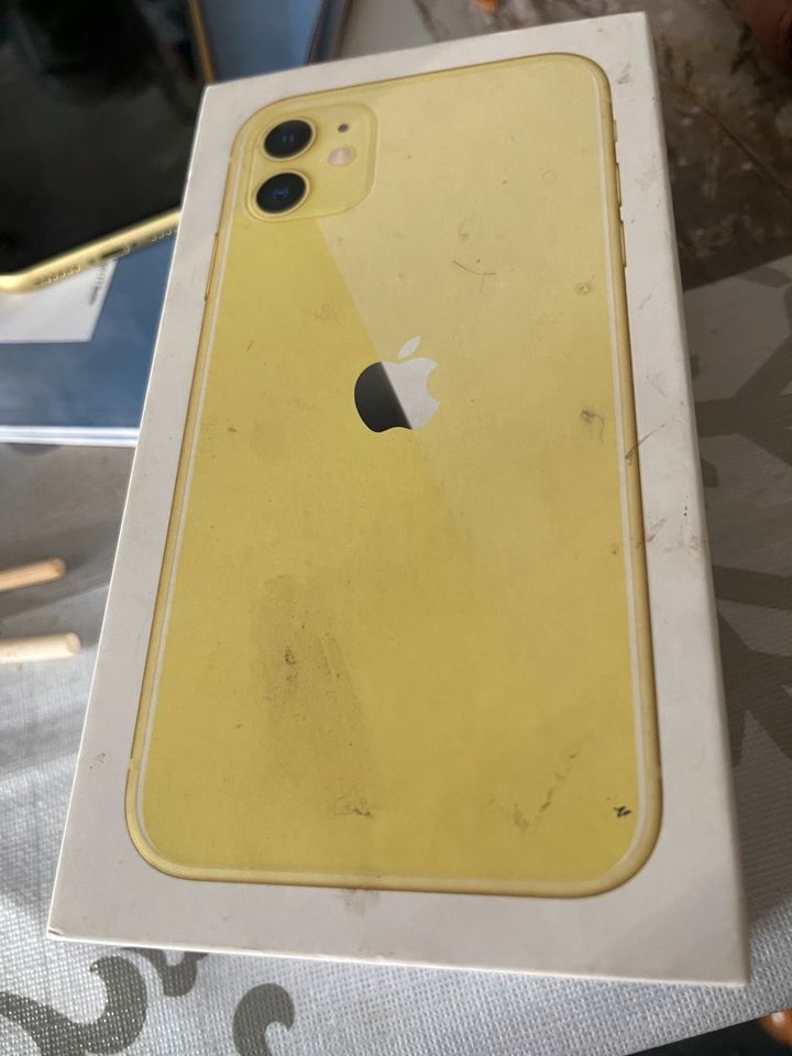 iPhone 11 64 GB in gelb in Dietmannsried