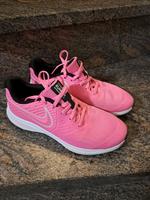 Nike Sneaker Gr. 38 / Neuwertig Thüringen - Geisa Vorschau