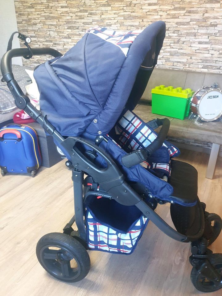 Bergsteiger Kinderwagen im too Zustand in Brunsbuettel