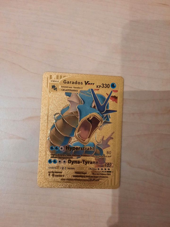 Garados Vmax Pokemon Karte Gold mit Sleeve sehr guter Zustand in Gießen