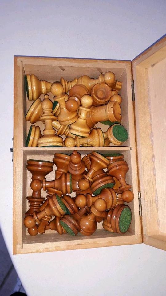 Schachfiguren aus Holz in Hannover