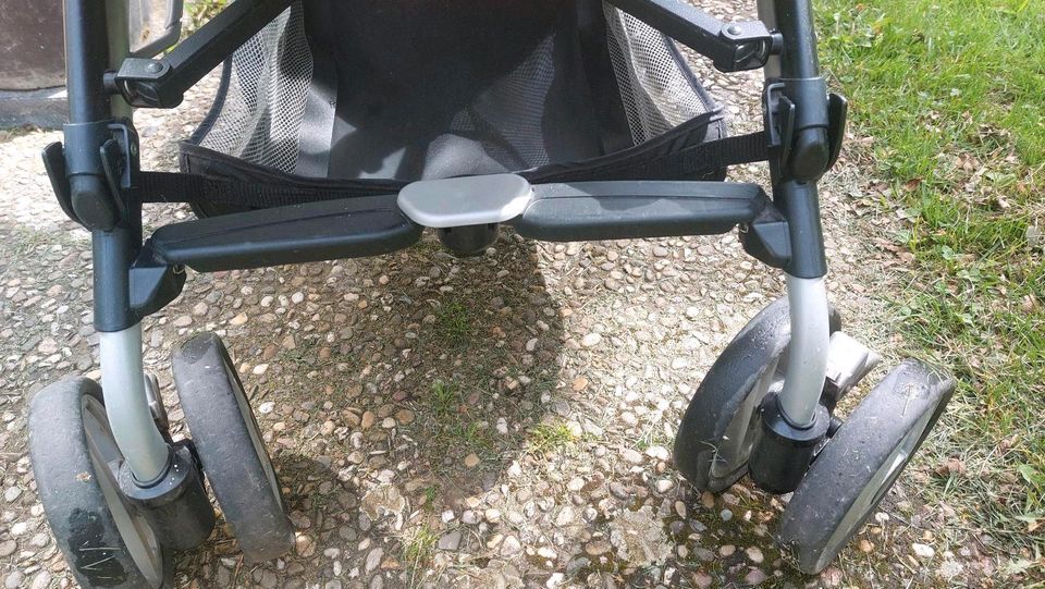 Buggy von Peg-Pérego Pliko P3 Compact mit passendem Regenverdeck in Friedberg (Hessen)