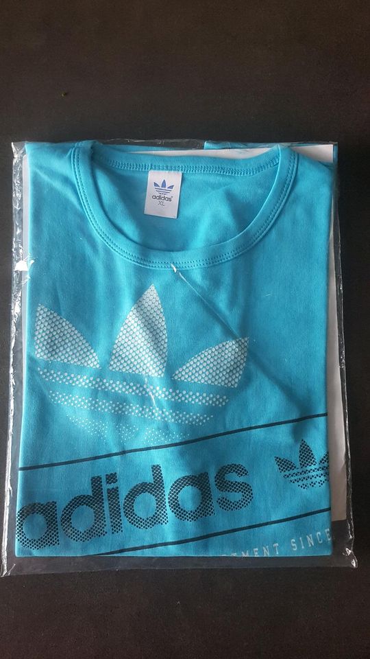 Adidas Shirt XL in Heinsberg