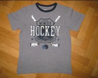GAP Kids T-Shirt "Hockey" in der EU Gr. 134 // USA 8 (M) years Stuttgart - Stuttgart-Süd Vorschau