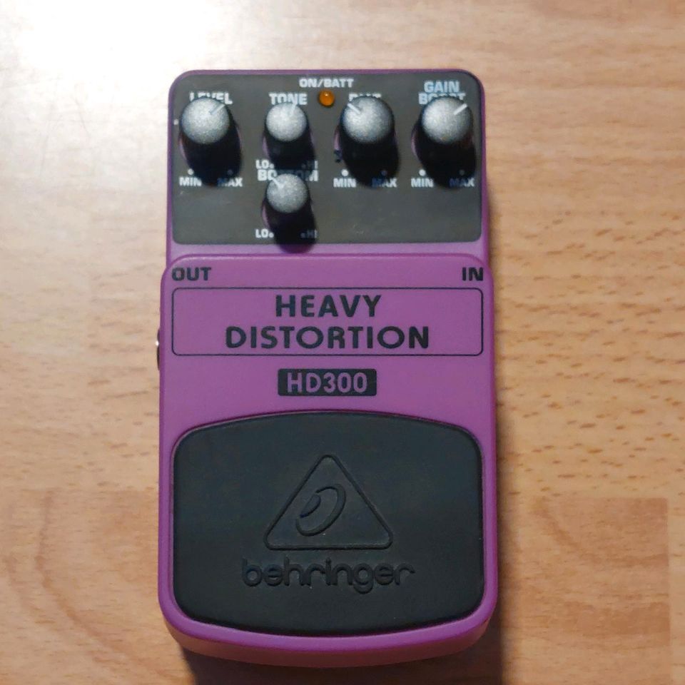 Behringer Heavy Distortion HD300 in Bous