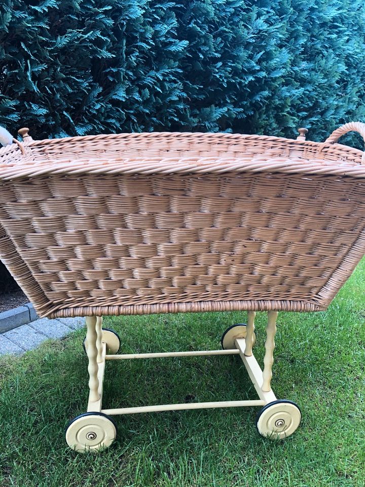 Vintage Stubenwagen beige mit Matratze Bettchen 88/62/77cm in Wolfsburg