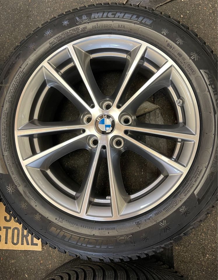 Nagelneu BMW 5er VII G30/G31 Alu-Felgen 225 55 17 Winterreifen in Kassel