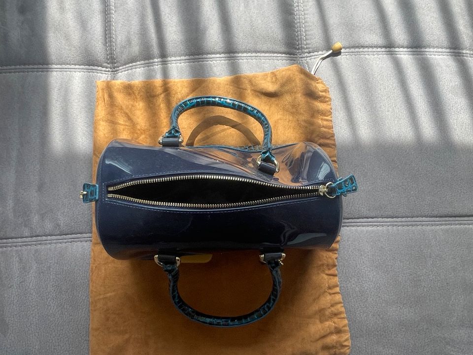 Handtasche Pisida Lackleder Blau Tsche in Hürth