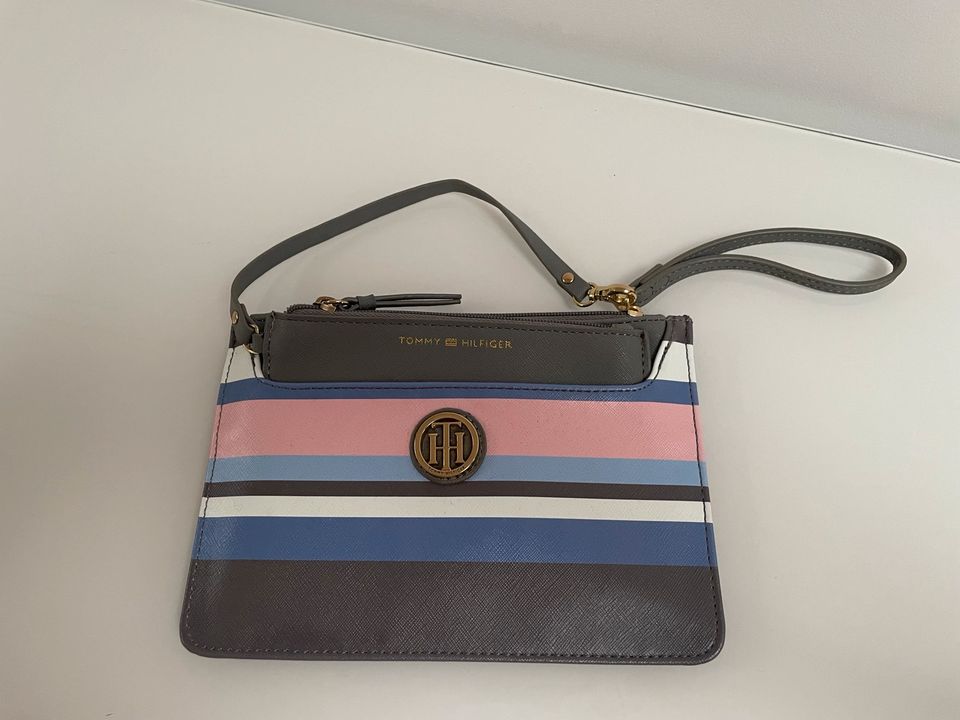 Kartenetui Mini Clutch Tommy Hilfiger grau rosa blau gold in Leipzig