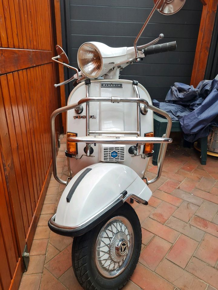 Piaggio Vespa P80X in Peheim