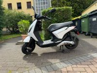 Piaggio One Elektroroller schwarz/weiß Hessen - Offenbach Vorschau