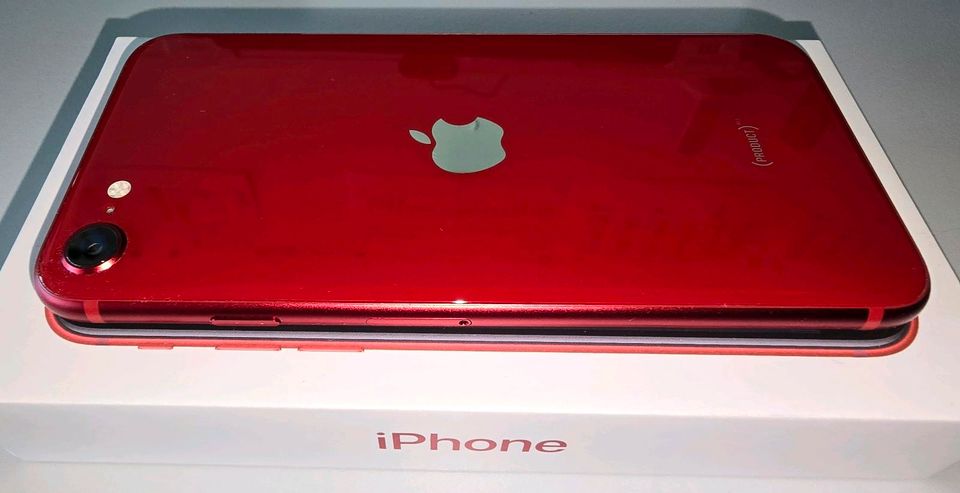Iphone SE 2022 64GB Red in Rodenbach