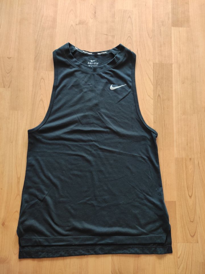 Sporttop Top Nike Dri fit in Weinstadt