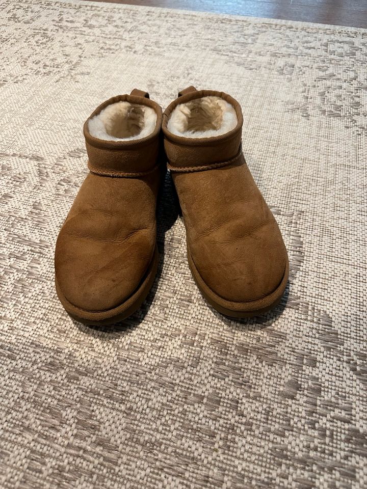 Uggs classic ultra mini camel Braun 40 in Kissing