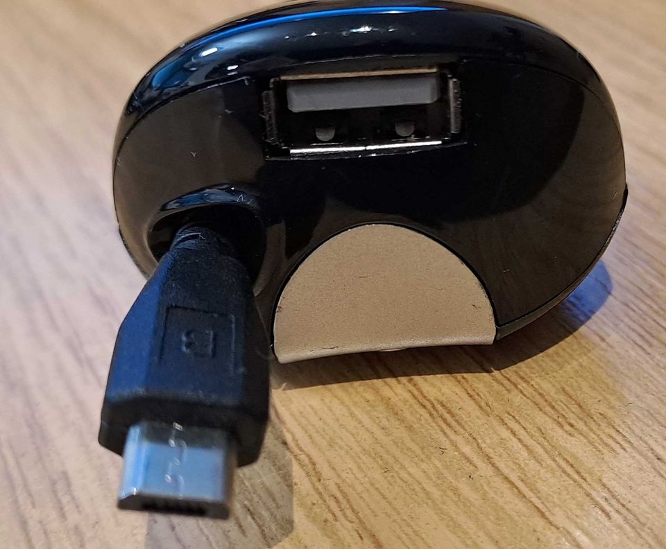 Akku Ladegerät für KFZ Steckdose USB Anschluss abrollbares Kabel