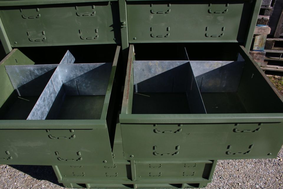 Schäfer Stahlfachboxpalette Bundeswehr Werkzeug- Schubladenschran in Lengdorf