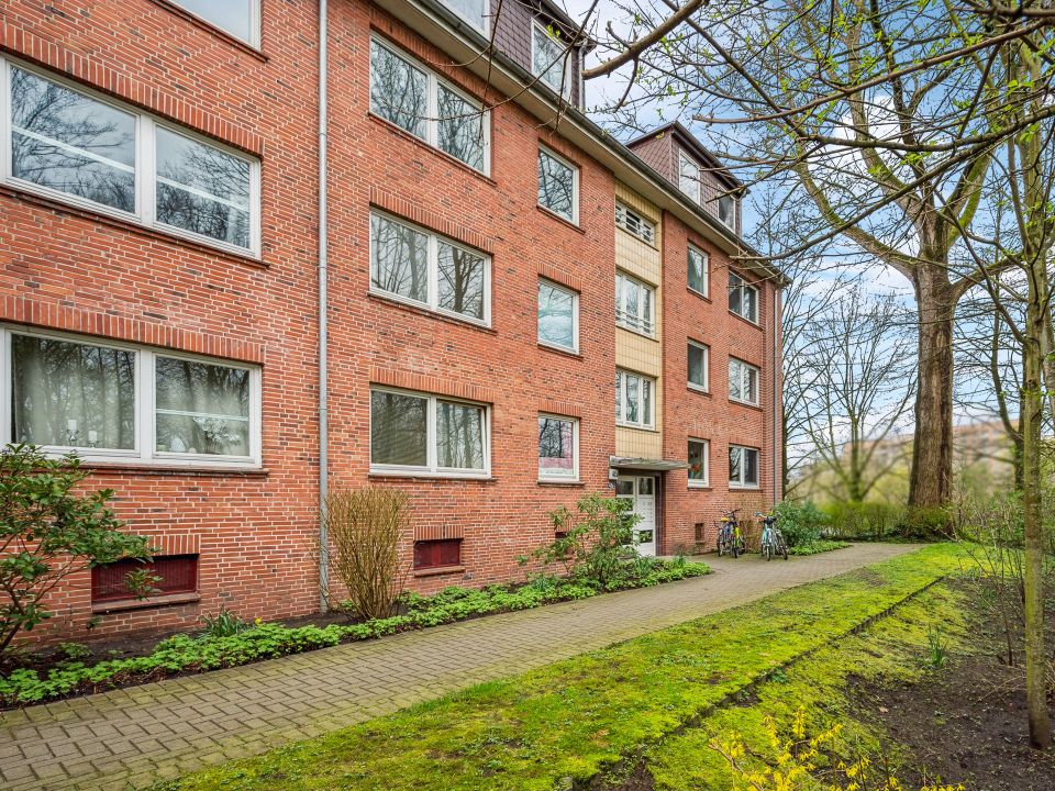 Traumwohnung mit Seeblick: Geräumige 3-Zimmer-Wohnung in Hamburg-Bramfeld in Hamburg