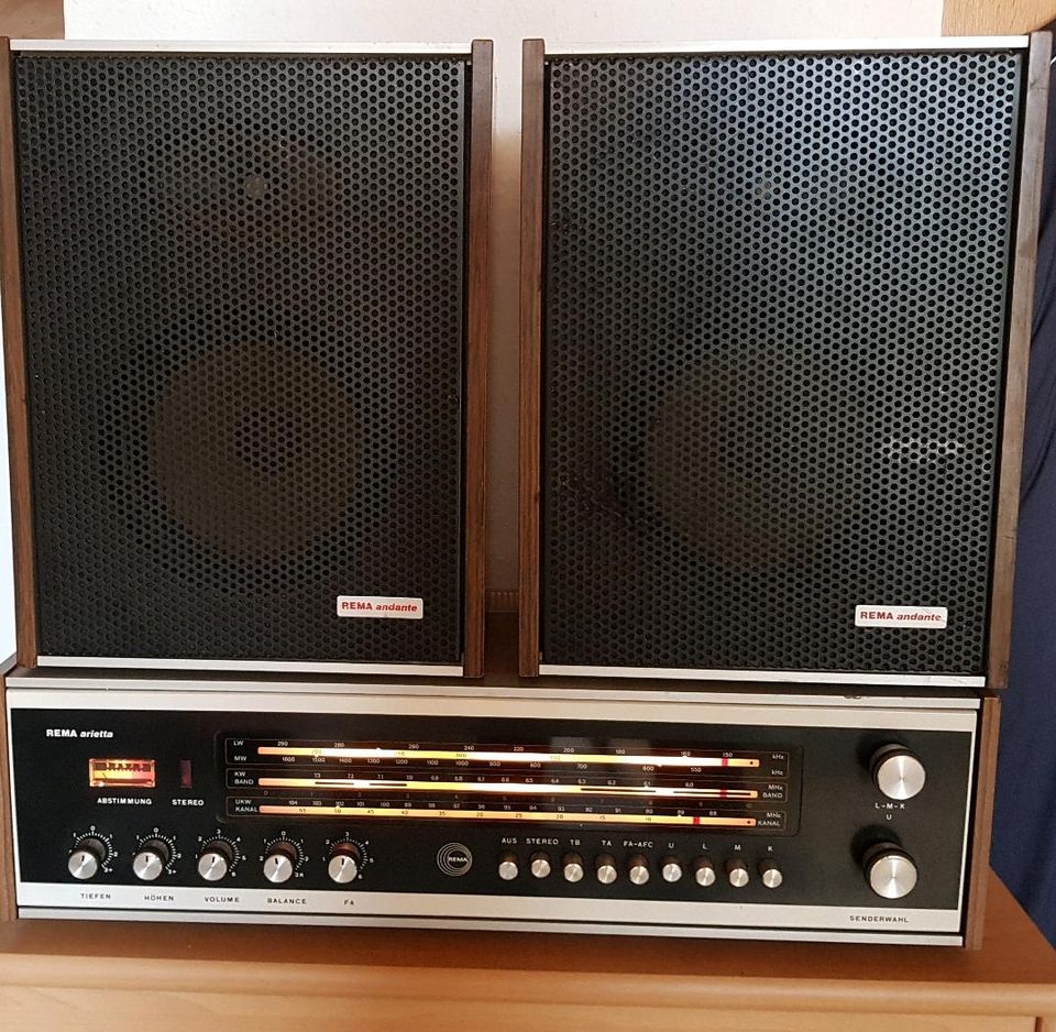 DDR Radio "arietta" inkl. 2x Boxen "andante" nOSTalgie 70er Jahr in Steißlingen