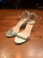 Esprit High Heels Silber Neuwertig  Größe 39 Hessen - Alsbach-Hähnlein Vorschau