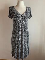 Tom Tailor Kleid Viskose NEU dunkelblau weiß V-Ausschnitt 40 Kr. München - Ottobrunn Vorschau