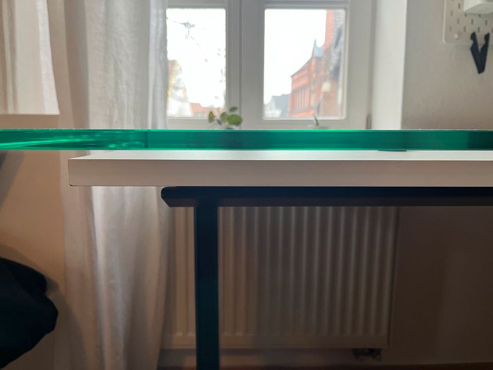 Hochwertiger höhenverstellbarer Glasschreibtisch in Bielefeld