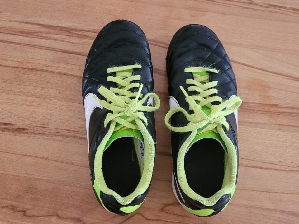 Nike Fußball Noppenschuhe, Sportschuhe, Gr. 38 in Hockenheim