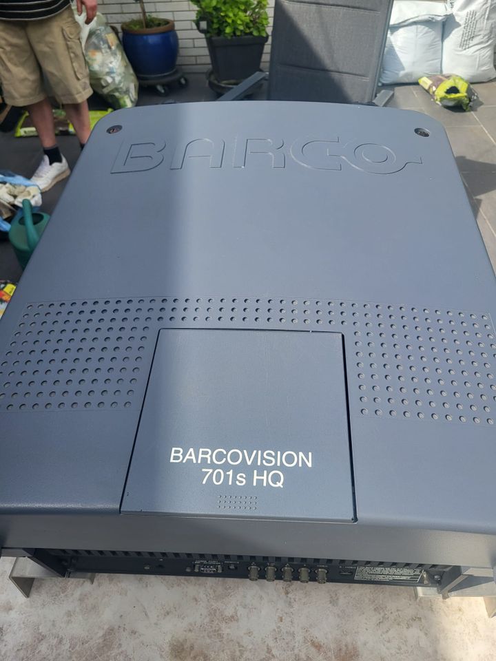 Röhren-Beamer BARCO Projektor in Neuss