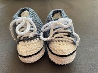 Babyschuhe gehäkelt, Neugeborene, Babysneakers, Babychucks Baden-Württemberg - Haigerloch Vorschau