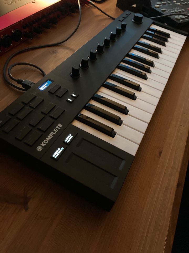 Komplete kontrol M32 in Berlin