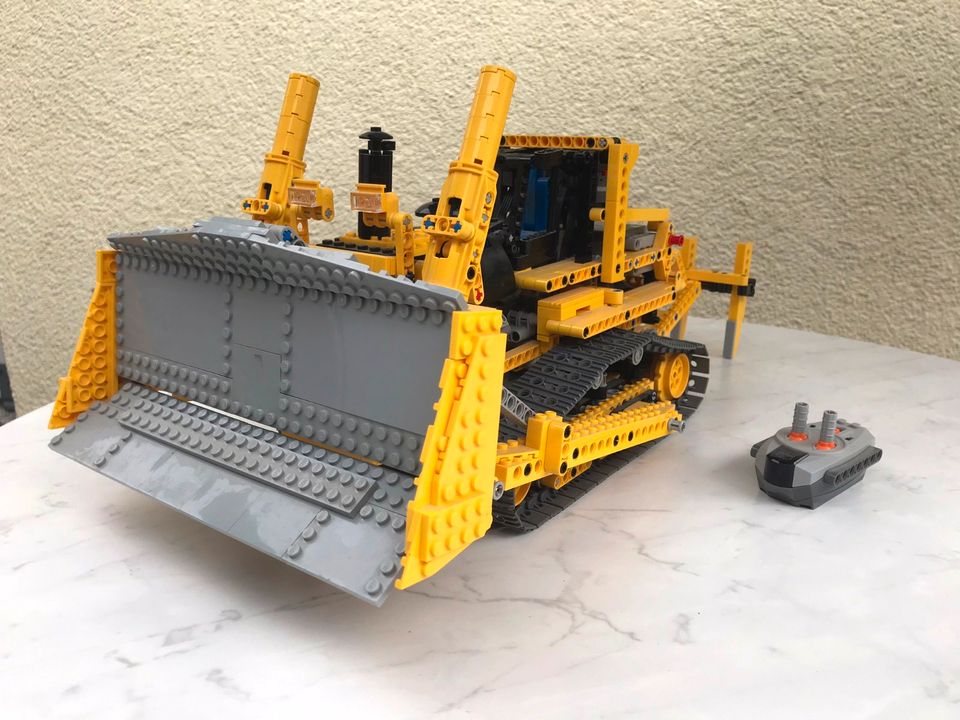 LEGO Technic 8275 – RC Bulldozer (mit Motor) in Butzbach