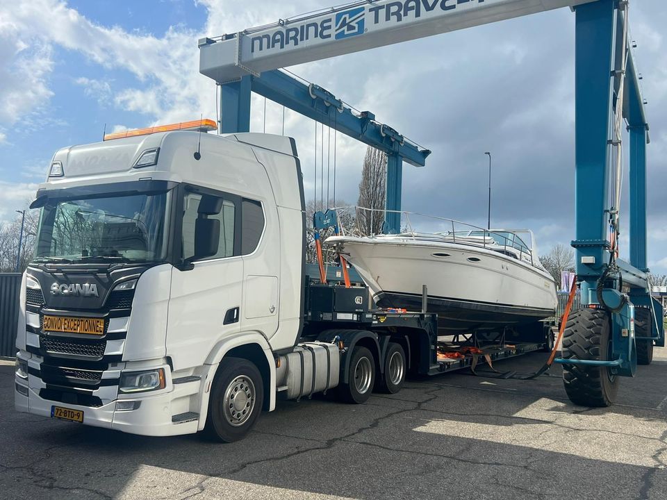 Int. Boot Transporte  Yacht Transporte Siegelboot Transporte. in Nordhorn