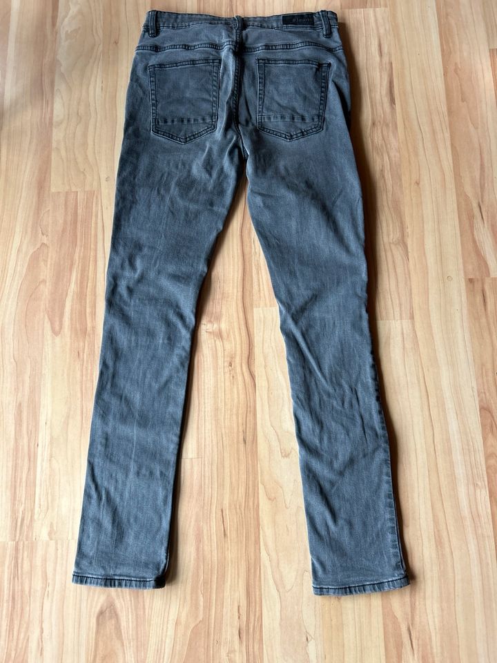 C&A jungen Skinny Jeans grau 176 in Babenhausen