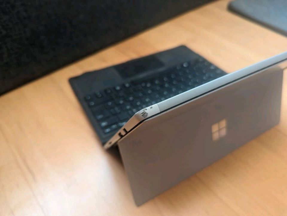 Microsoft Surface Pro 6 inkl. Zubehör in Erlangen