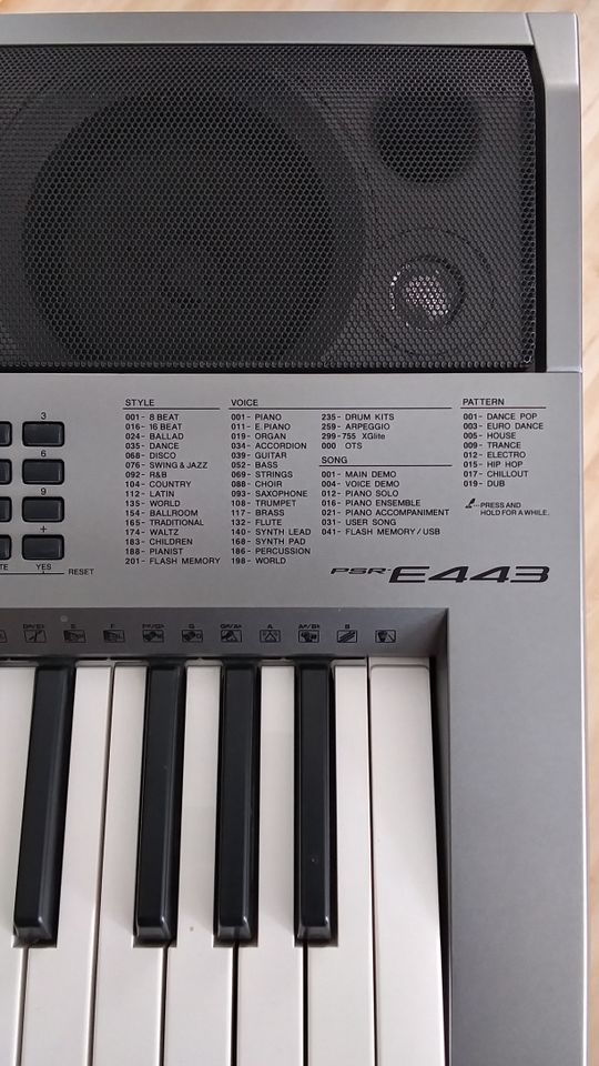 Keyboard Yamaha E433 in Düsseldorf
