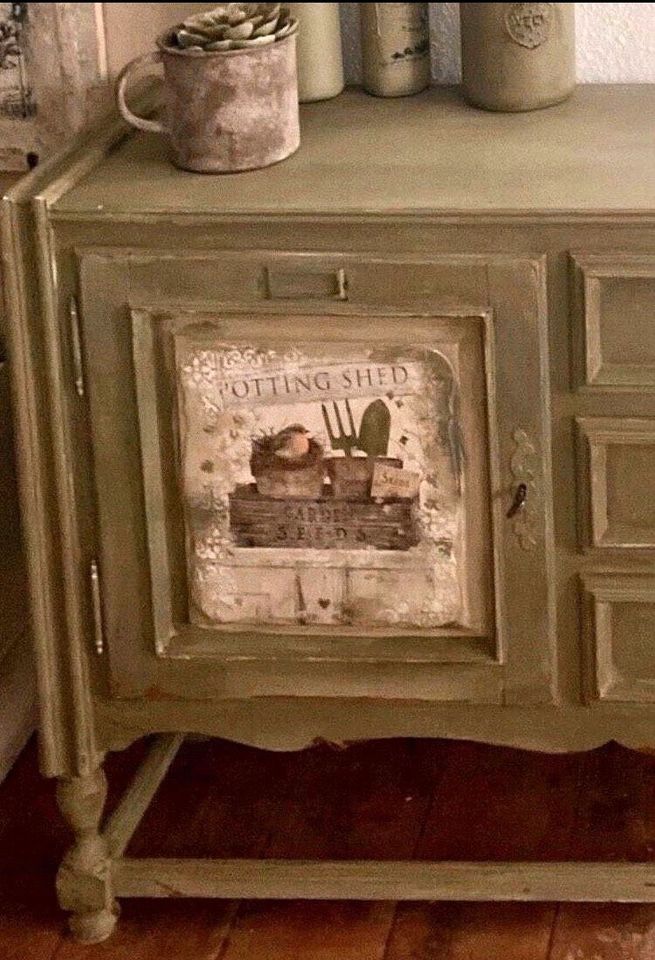 Tolles Sideboard Shabby Olive in Gutach